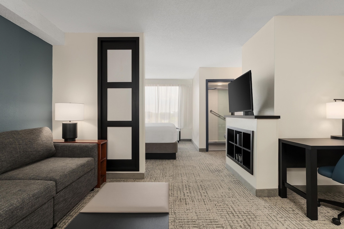 1 bedroom, premium bedding, in-room safe, desk