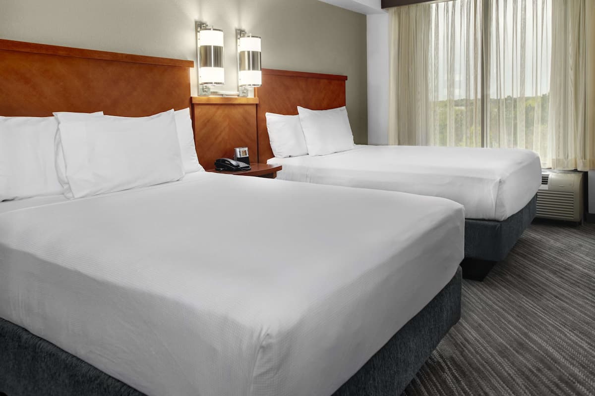 1 Schlafzimmer, hochwertige Bettwaren, Zimmersafe, Schreibtisch