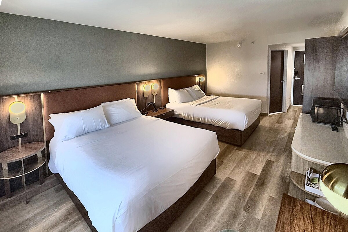 Room, 2 Queen Beds, Non Smoking (Upgrade)