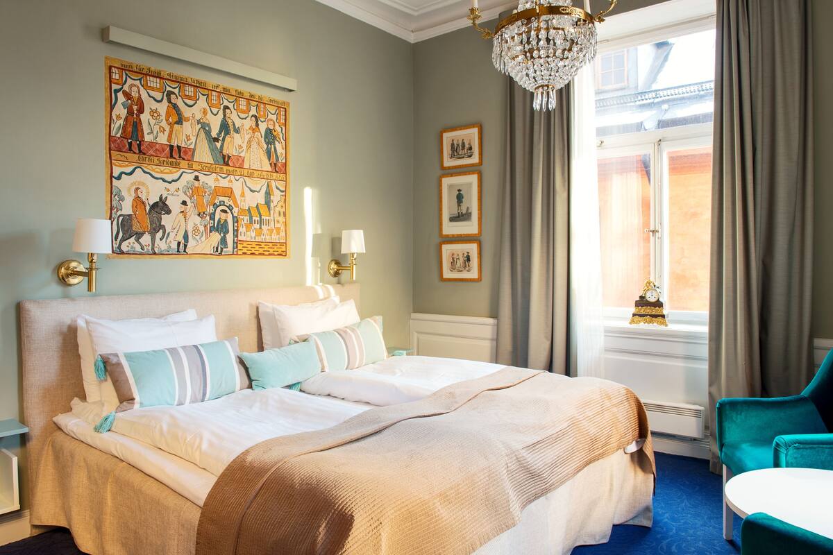 Premium bedding, down duvets, desk, laptop workspace