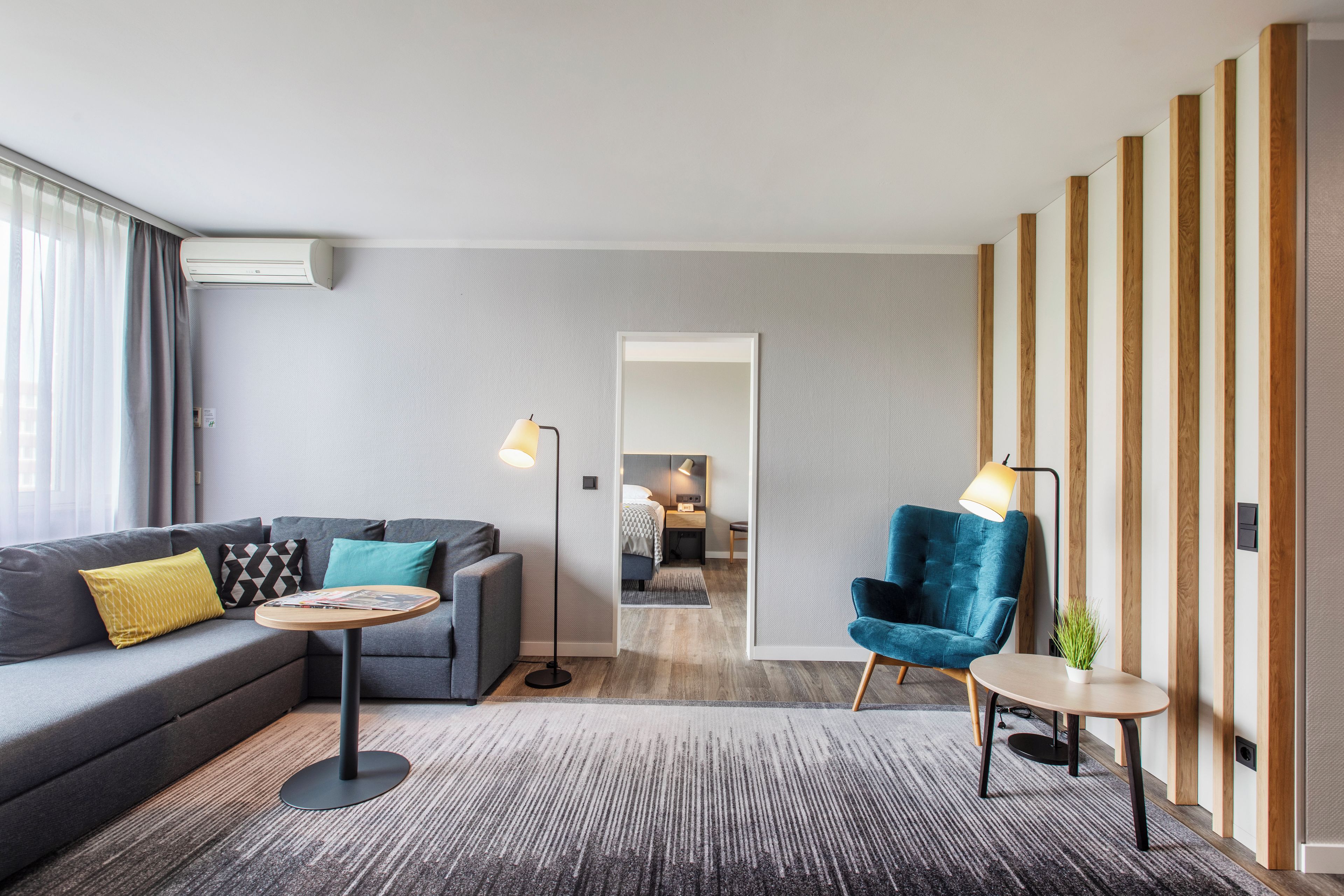 Deluxe Room | Hypo-allergenic bedding available, in-room safe, desk, laptop workspace