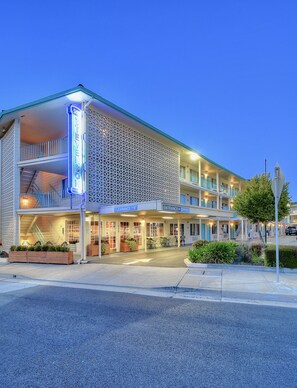 Fachada del alojamiento - Noche