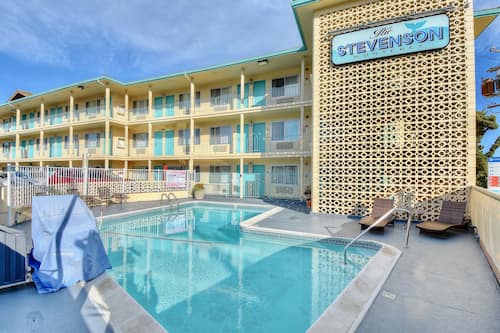Outdoor pool, open 9:00 AM to 10:00 PM, sun loungers