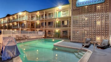 Outdoor pool, sun loungers