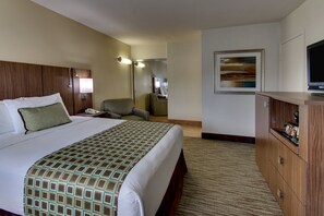 Premium bedding, pillowtop beds, in-room safe, desk - The Stevenson Monterey (Monterey)