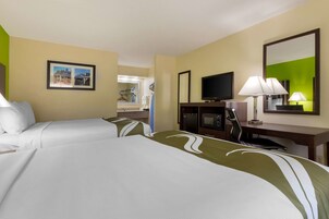 Habitación estándar, 2 camas de matrimonio, no fumadores | Ropa de cama de alta calidad, escritorio, cortinas opacas