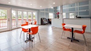 Petit déjeuner complet compris tous les jours