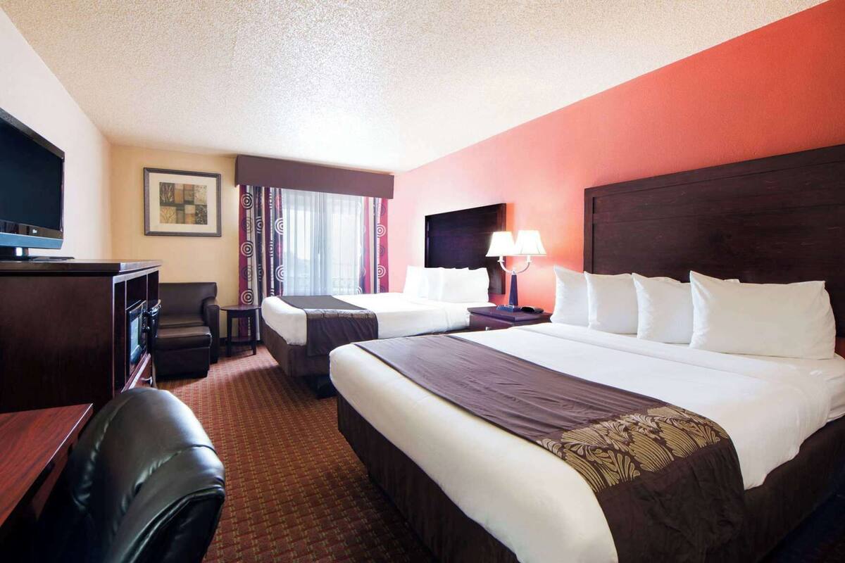 Premium bedding, desk, laptop workspace, WiFi (free)