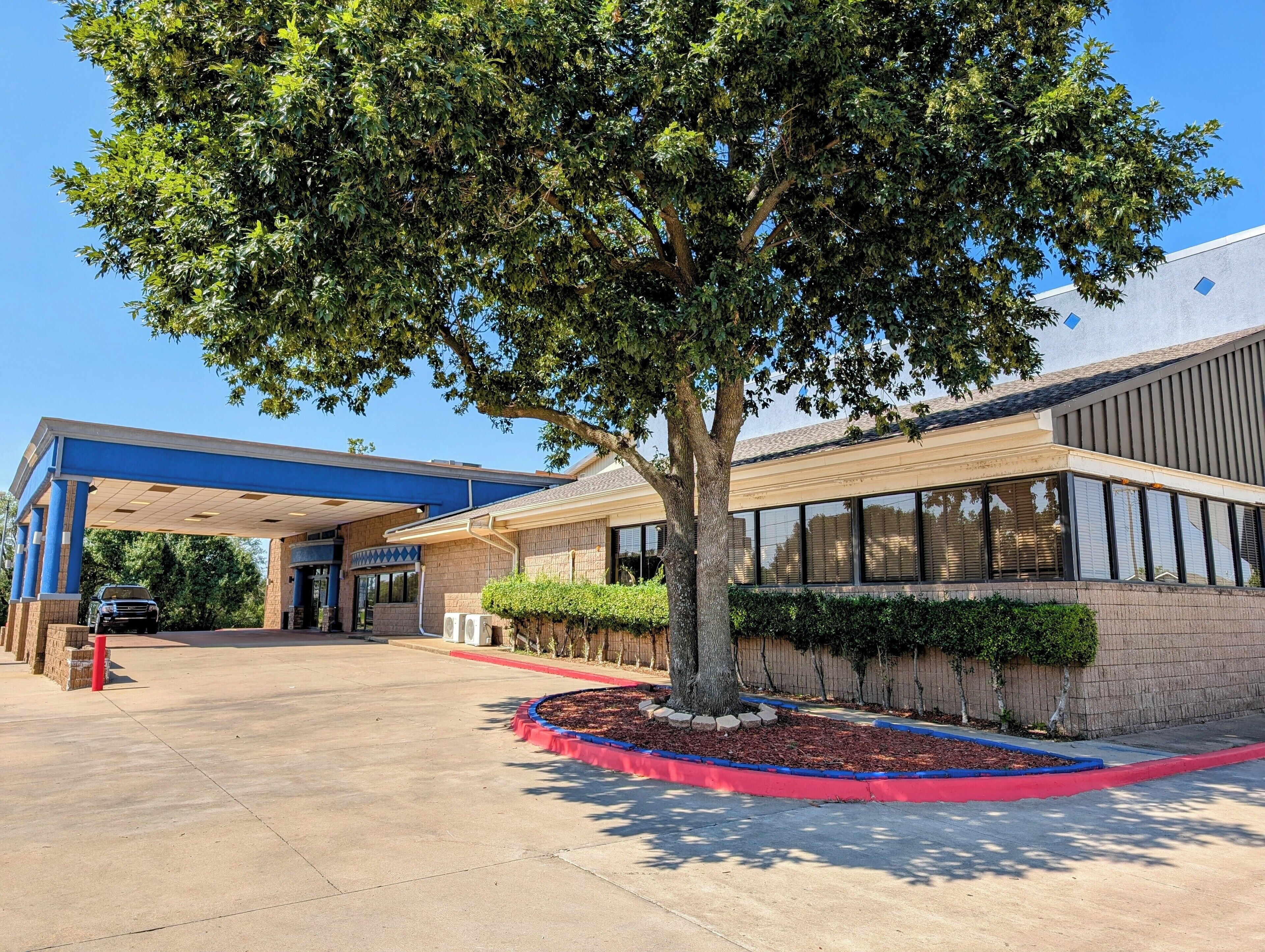 Vista frontal de la propiedad