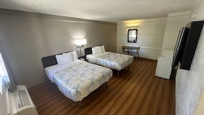 Schreibtisch, kostenloses WLAN, Bettwäsche, Wecker