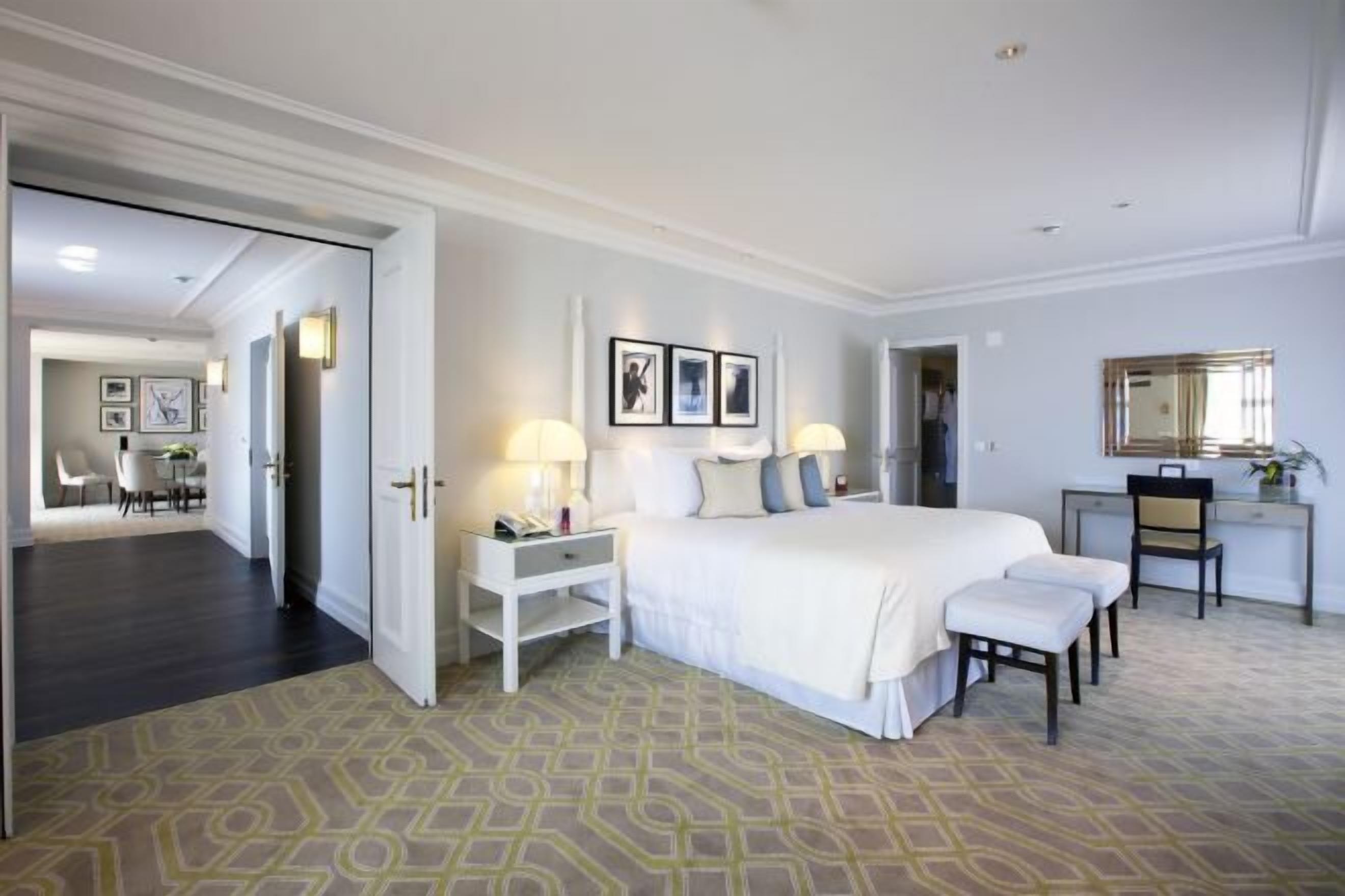 Ropa de cama de alta calidad y minibar 