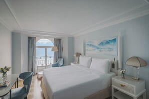 Premium bedding, minibar, in-room safe, desk - Fairmont Le Montreux Palace (Montreux)