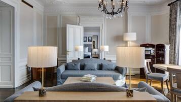 Suite, 1 Double Bed, Lake View (Bellevue) | Premium bedding, minibar, in-room safe, desk