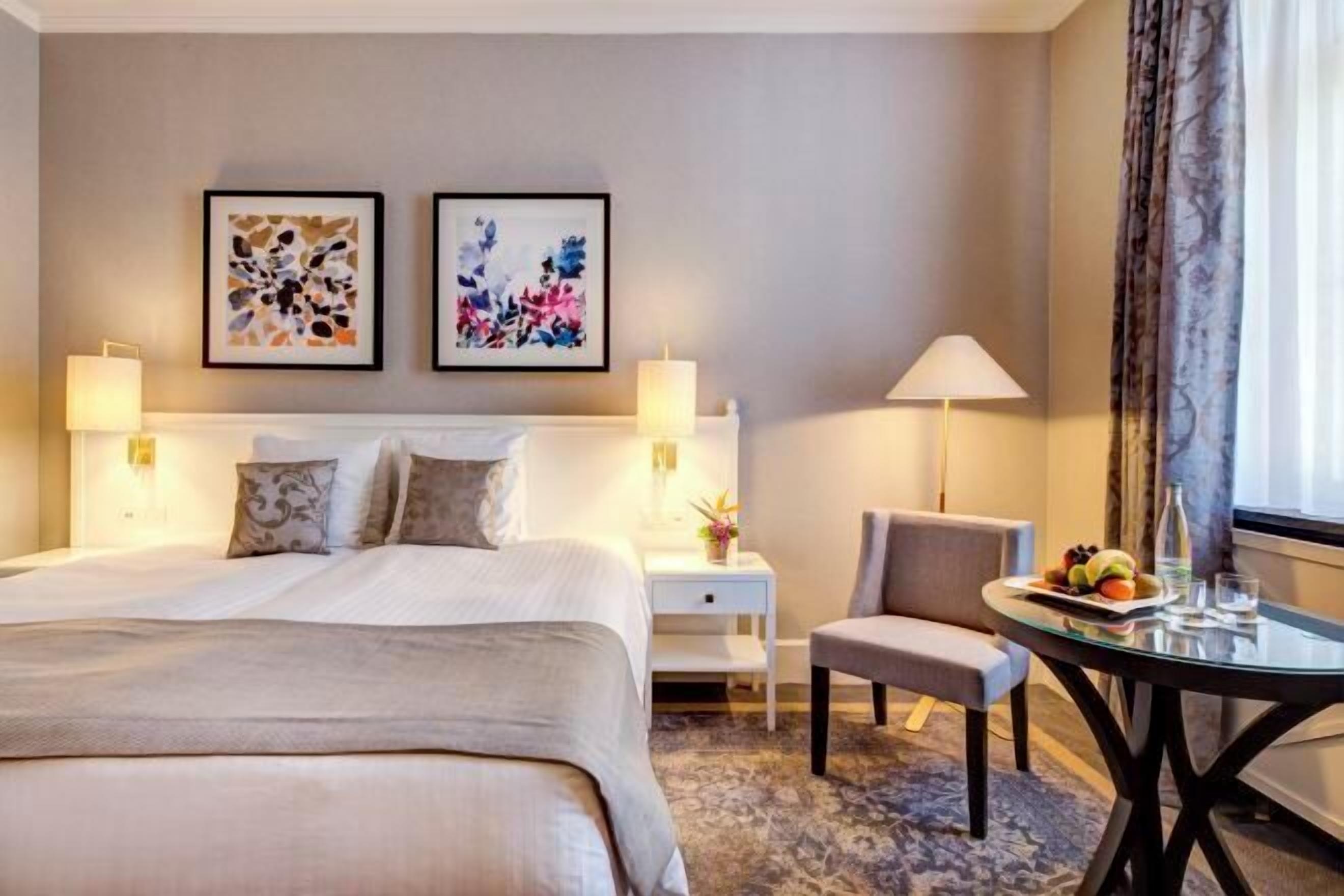 Ropa de cama de alta calidad y minibar 