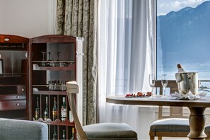 Suite, 1 Double Bed, Lake View (Bellevue) | Premium bedding, minibar, in-room safe, desk - Fairmont Le Montreux Palace (Montreux)