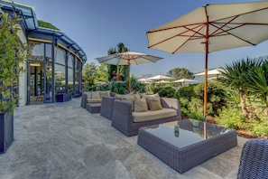 Couples treatment rooms, sauna, hot tub, Turkish bath, body treatments