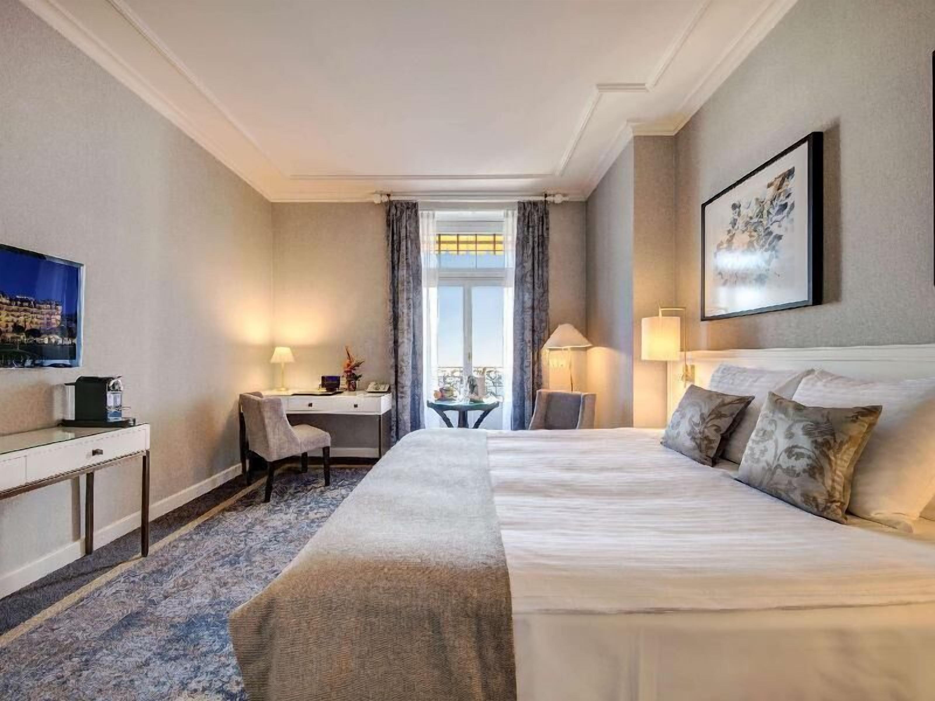 Premium bedding, minibar, in-room safe, desk