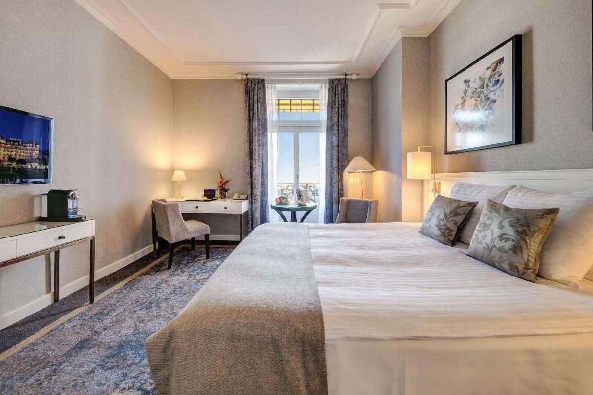 Premium bedding, minibar, in-room safe, desk