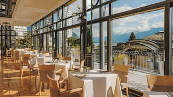 Frokostbuffé hver dag (CHF 45 per person)