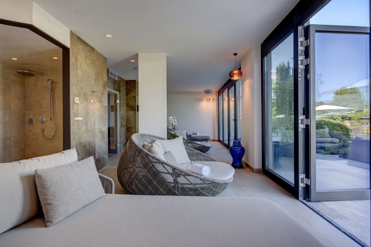 couples treatment room(s), sauna, hot tub, turkish bath/hammam