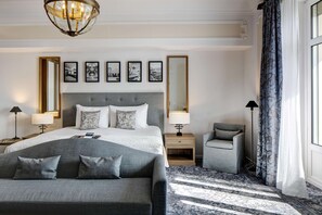 Suite, 1 lit double, vue lac (Bellevue) | Literie de qualité supérieure, minibar, coffres-forts dans les chambres