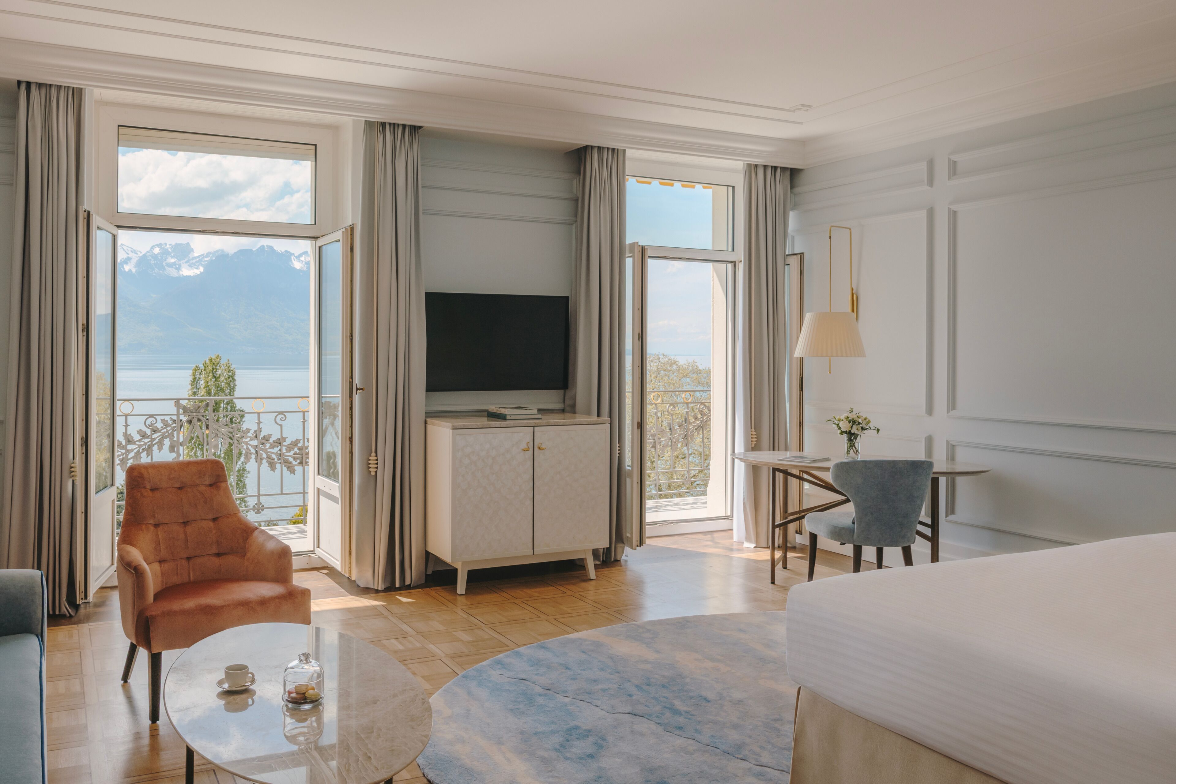 Ropa de cama de alta calidad y minibar 