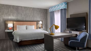 Camas con pillow-top, caja de seguridad en la habitación y escritorio