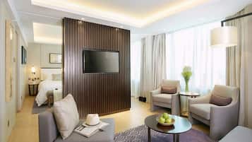 Suite junior | Área de sala de estar | Televisión LCD de 32 pulgadas con canales por cable y televisión