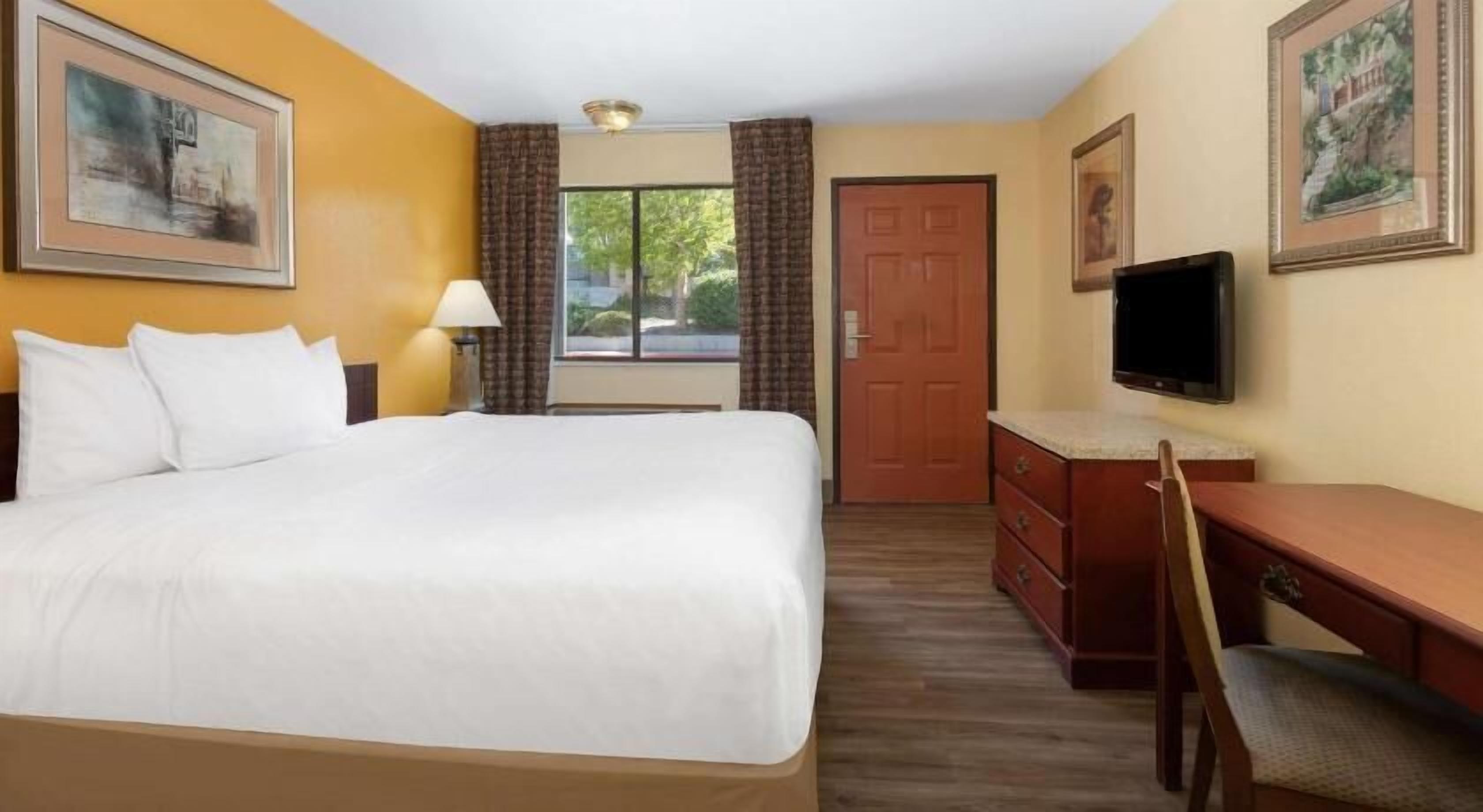 책상, 노트북 작업 공간, 무료 유아용 침대, 간이 침대