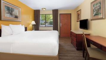 Desk, laptop workspace, free cribs/infant beds, rollaway beds