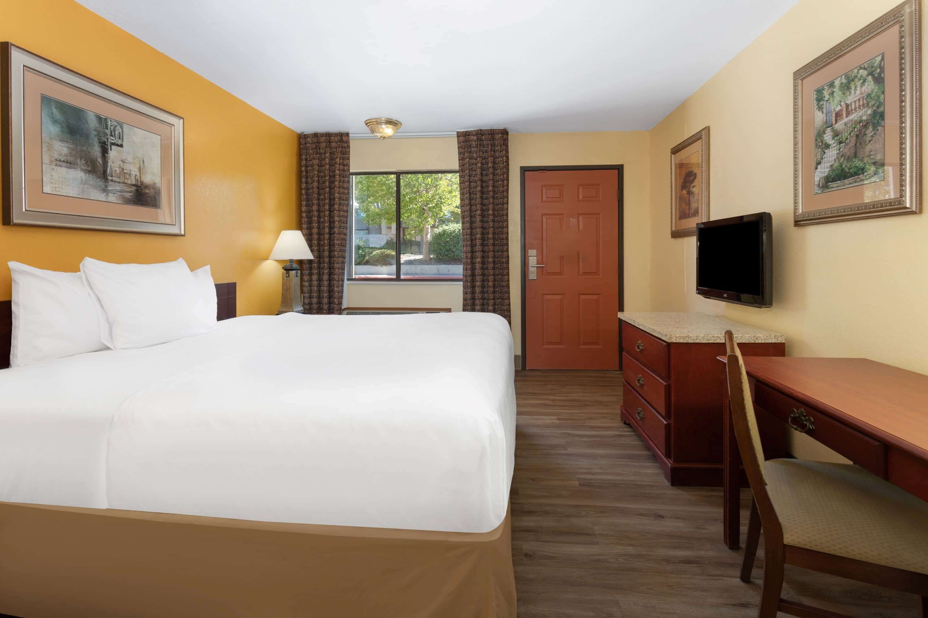 책상, 노트북 작업 공간, 무료 유아용 침대, 간이 침대