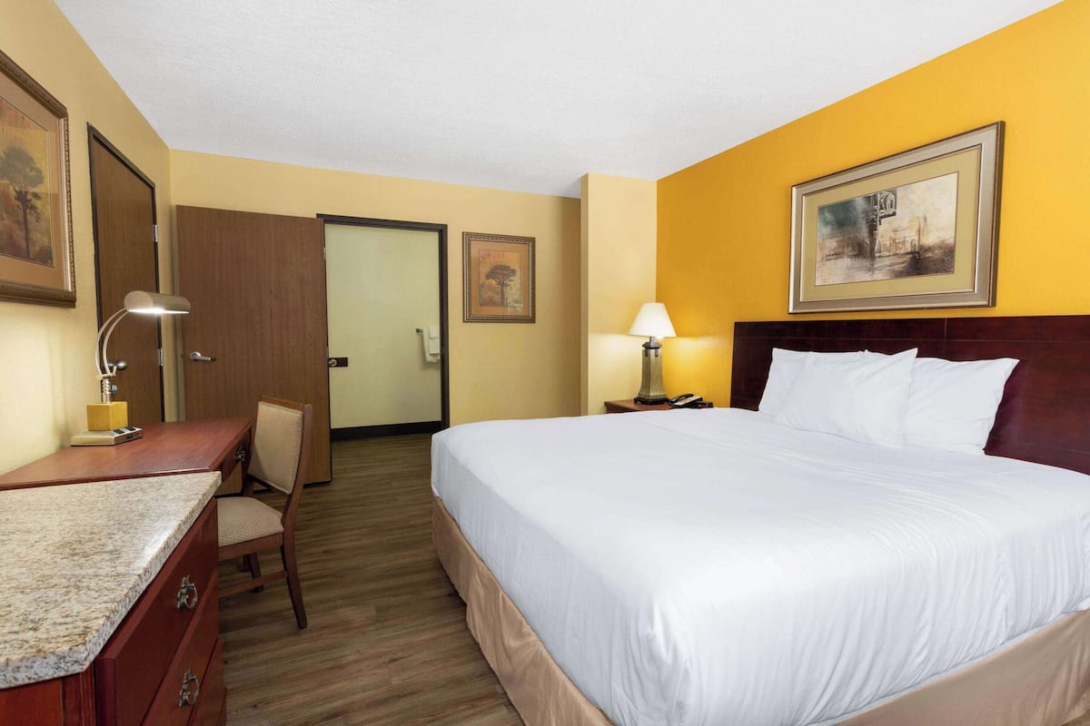 Room, 1 King Bed, Accessible, Non Smoking | Desk, laptop workspace, free cots/infant beds, rollaway beds