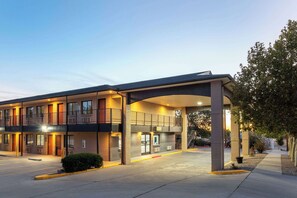 Exterior - Travelodge by Wyndham Albuquerque East (Albuquerque)