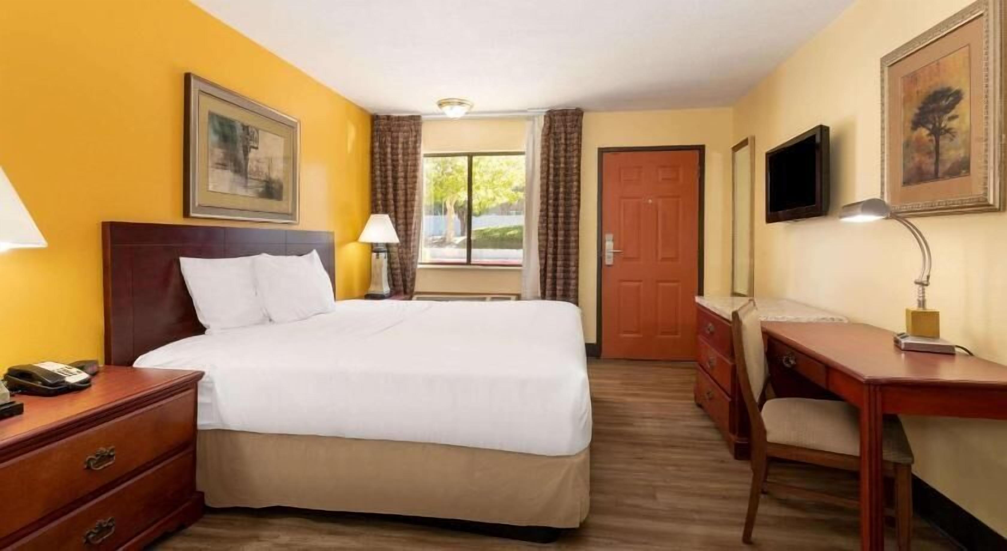 책상, 노트북 작업 공간, 무료 유아용 침대, 간이 침대