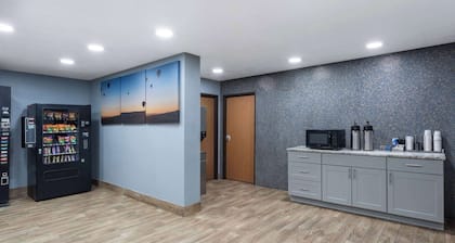 Travelodge by Wyndham Albuquerque East