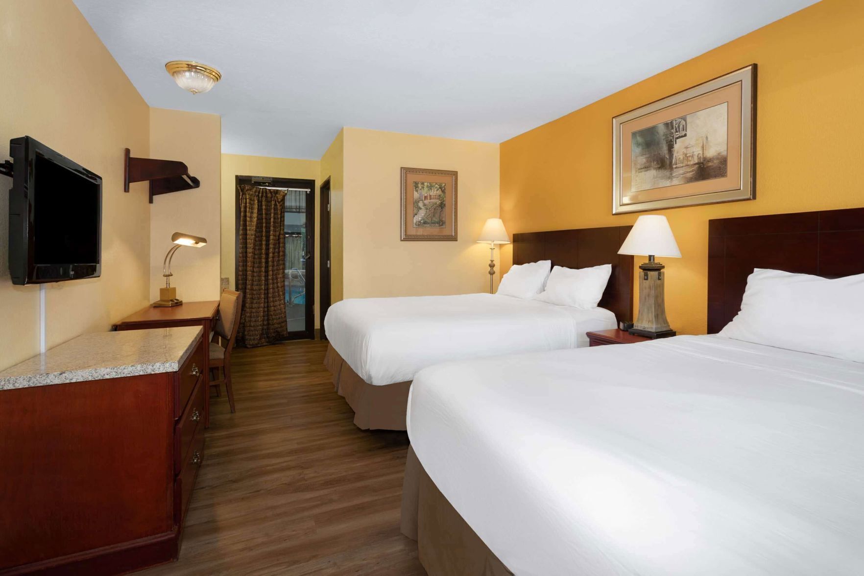 책상, 노트북 작업 공간, 무료 유아용 침대, 간이 침대