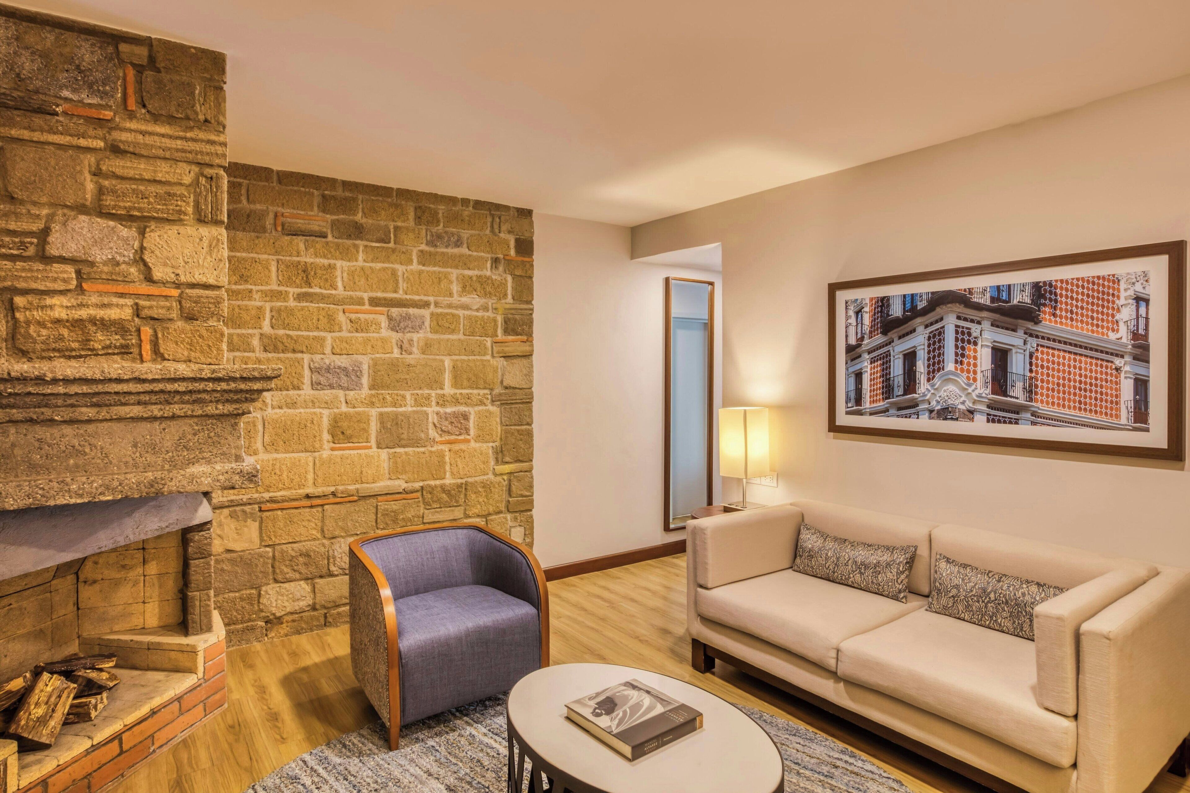 Business Suite, 1 Bedroom, Garden View | Living room | 32-inch LCD TV with satellite channels, TV