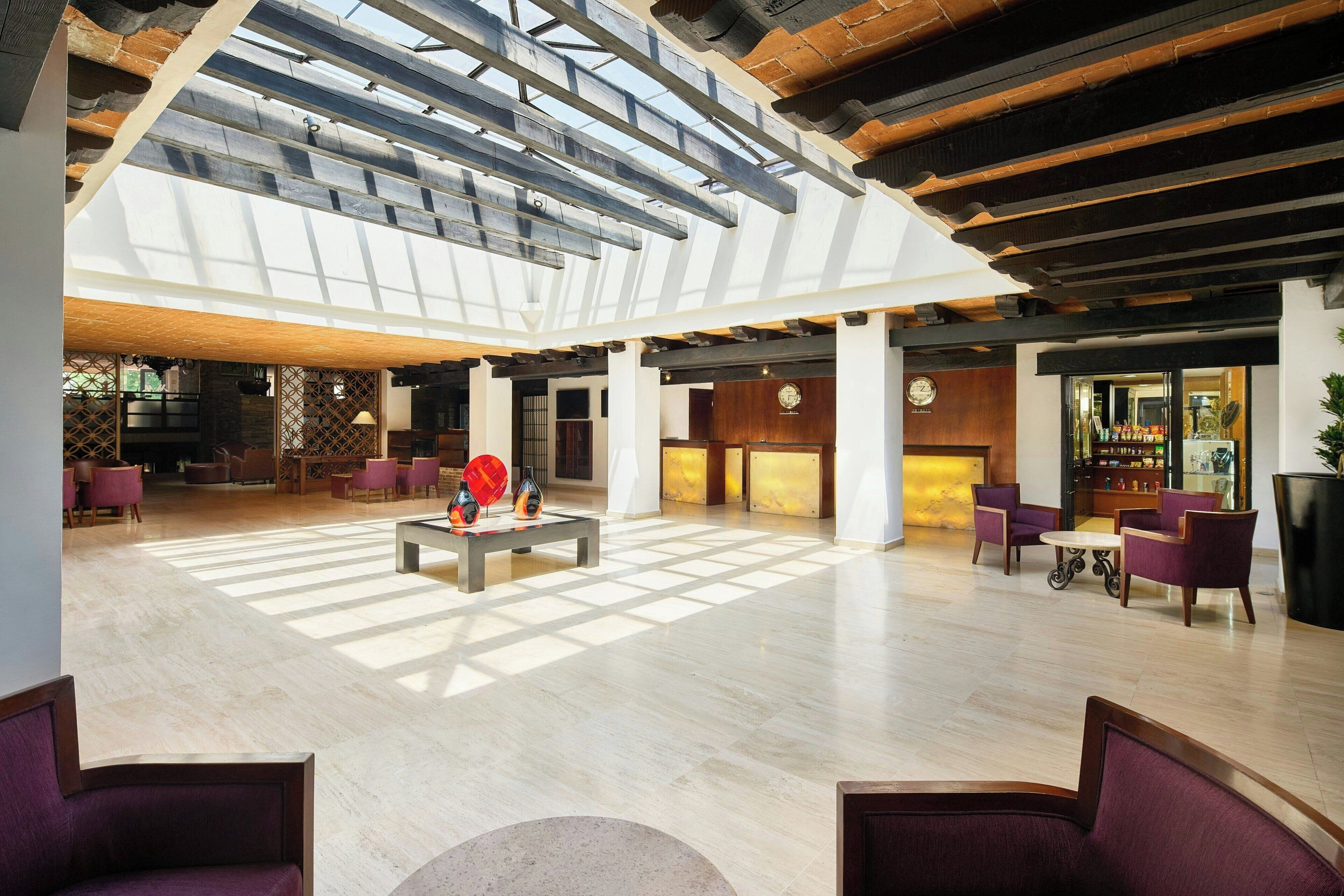 Alfresco dining, serves dinner and happy hour