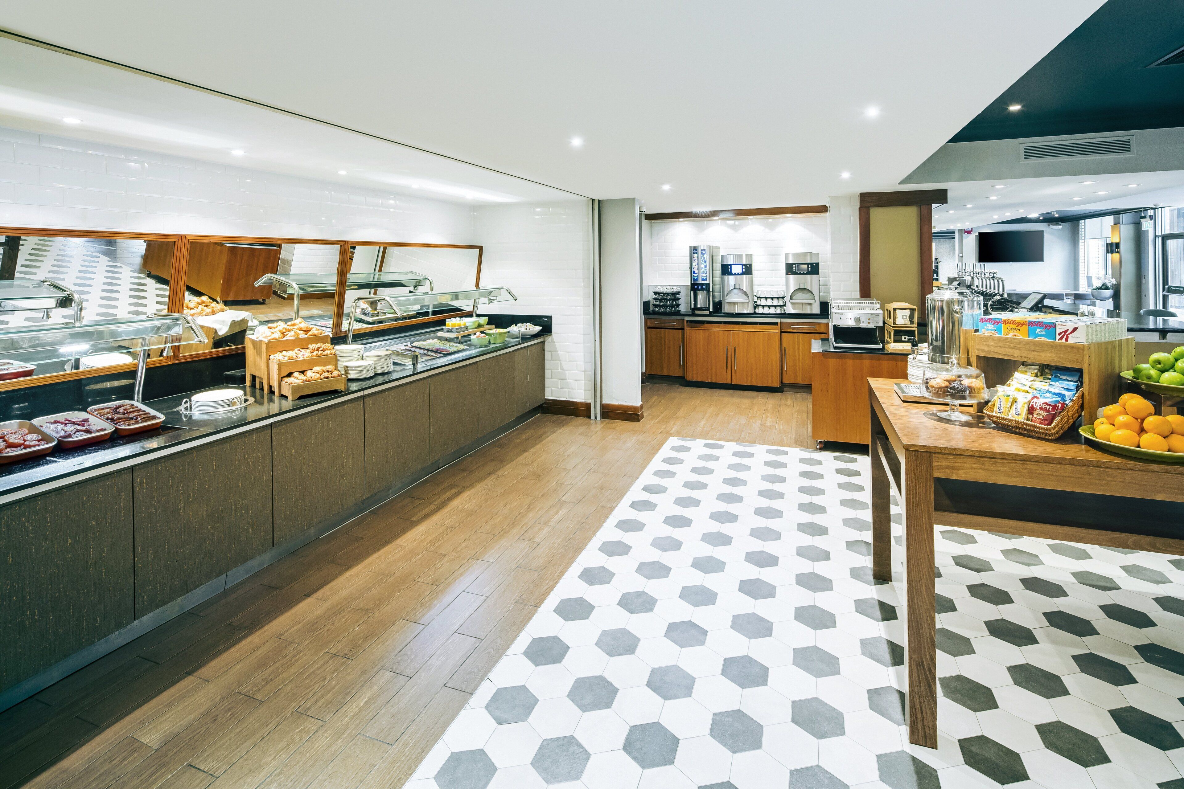 daily full breakfast (gbp 16.95 per person)