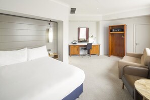 Caja de seguridad en la habitación y escritorio