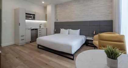 Travelodge Hotel by Wyndham Montreal Centre