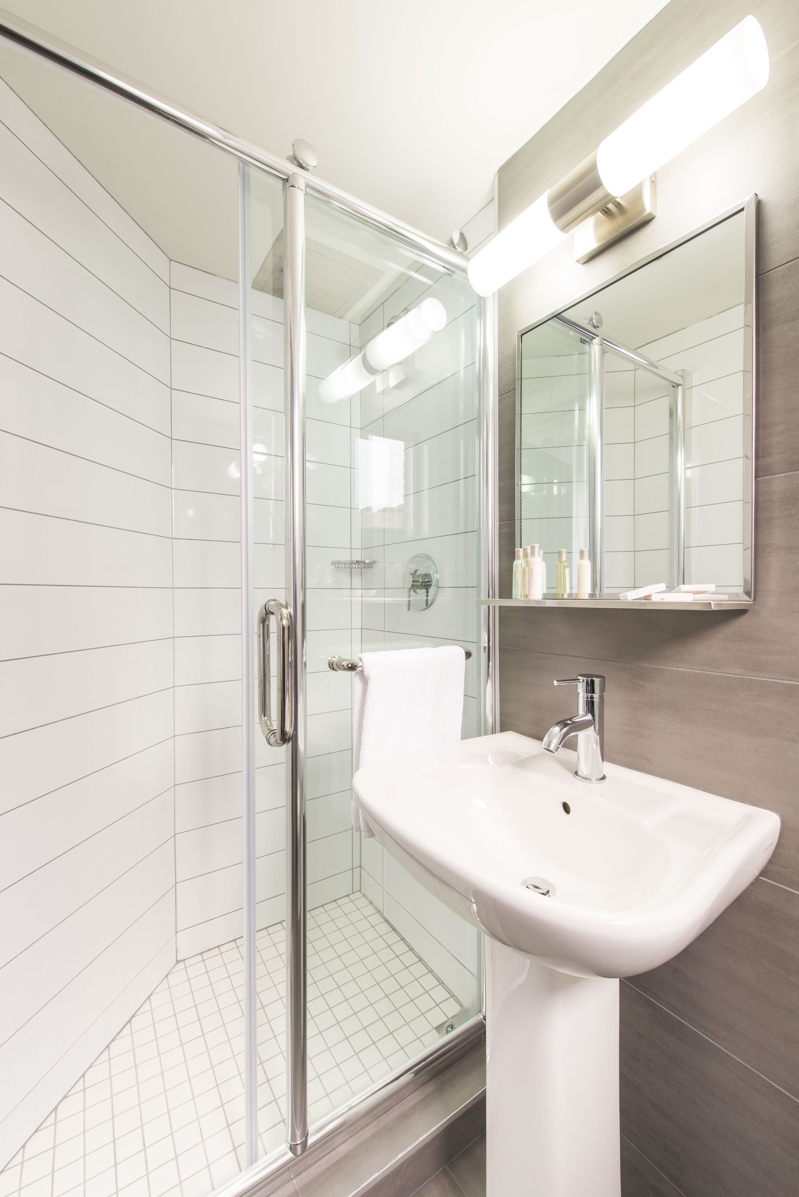 Photo - Travelodge by Wyndham Montreal Centre