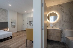 Suite - 1 kingsize-seng - ikke-ryger | Pengeskab på værelset, strygejern/strygebræt, gratis baby-/barnesenge
