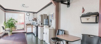 Knights Inn Ottawa