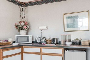 Free continental breakfast 