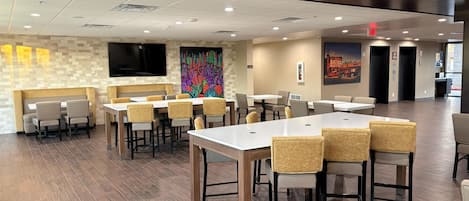 Esmorzar diari d'estil bufet gratuït