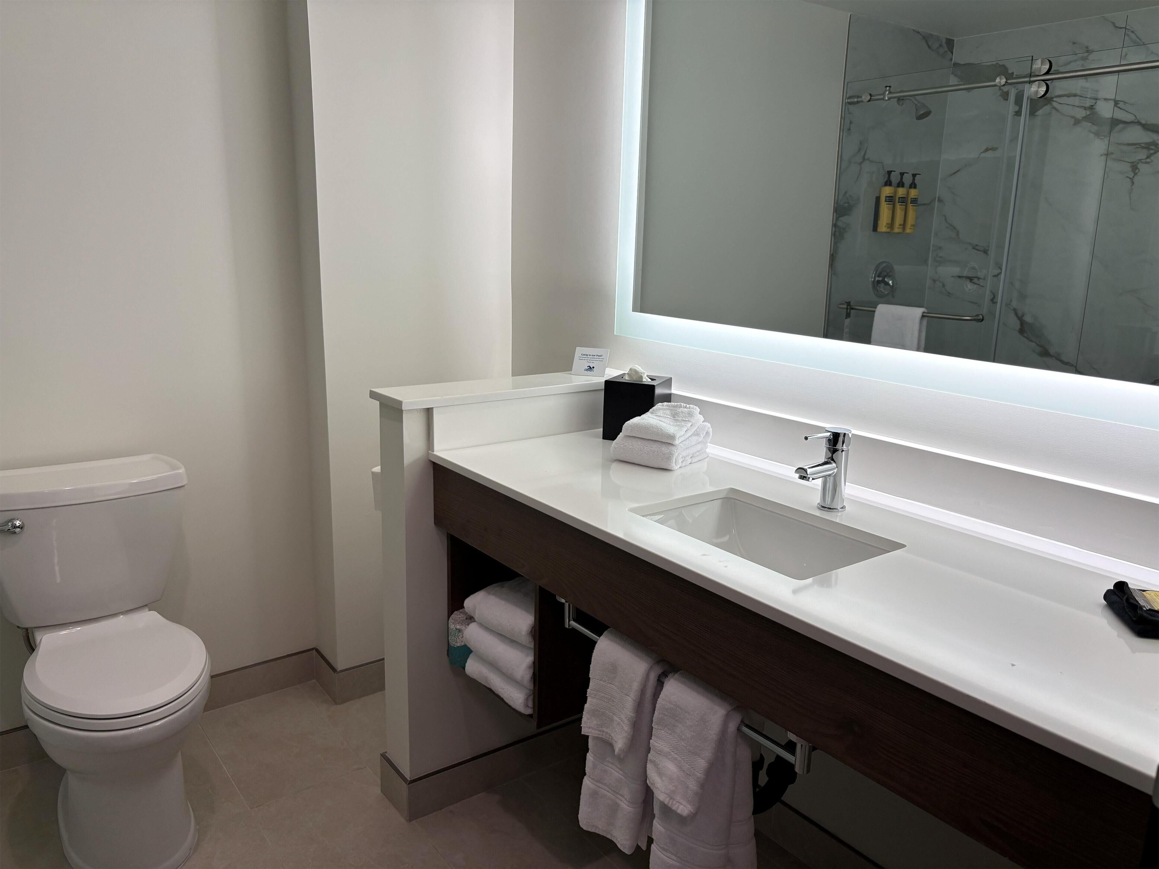 Combined shower/tub, designer toiletries, hair dryer, towels