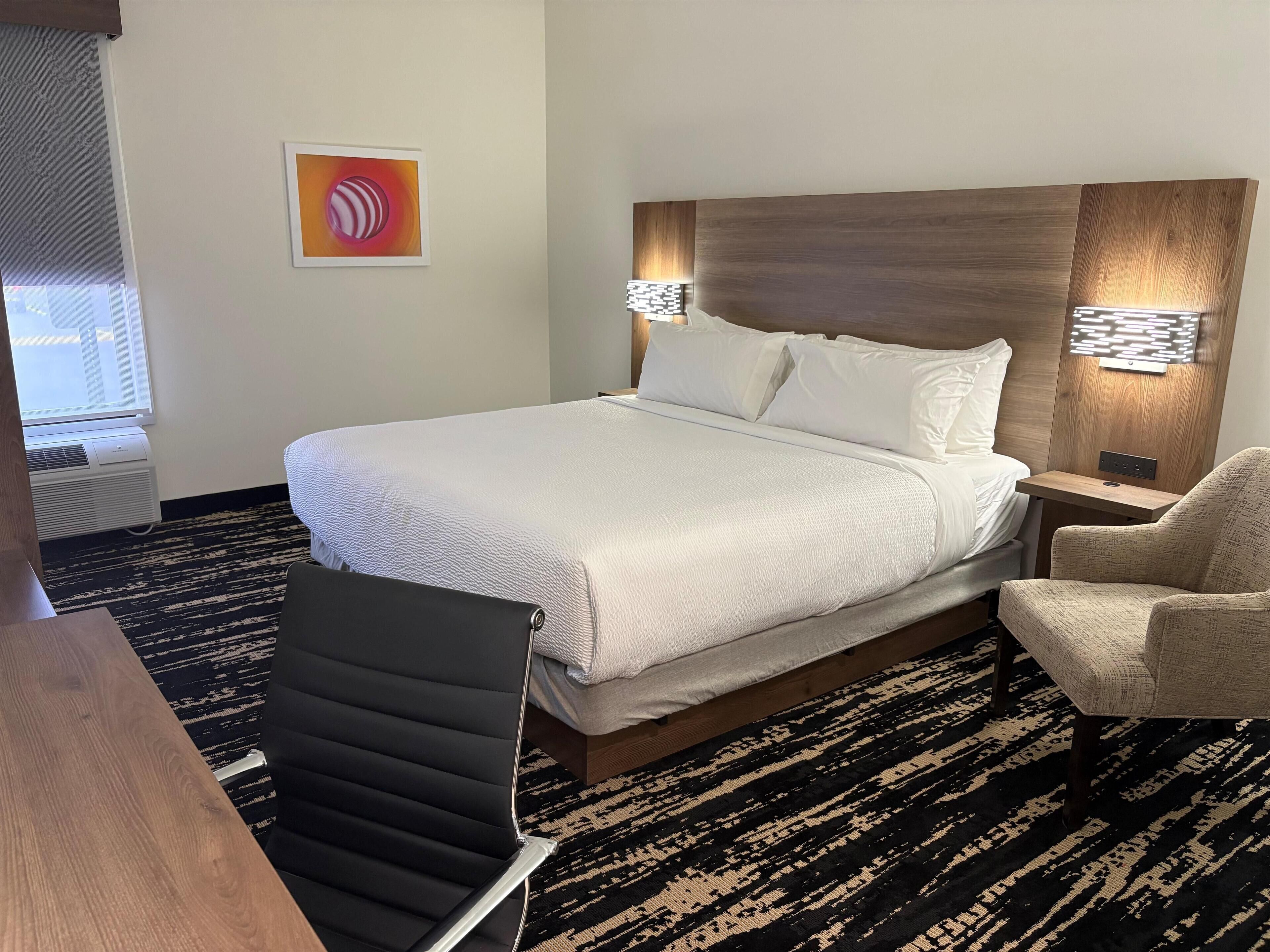 Rom – standard, 1 kingsize-seng, tilgjengelighetstilpasset, ikke-røyk | Sengetøy av topp kvalitet, skrivebord og blendingsgardiner