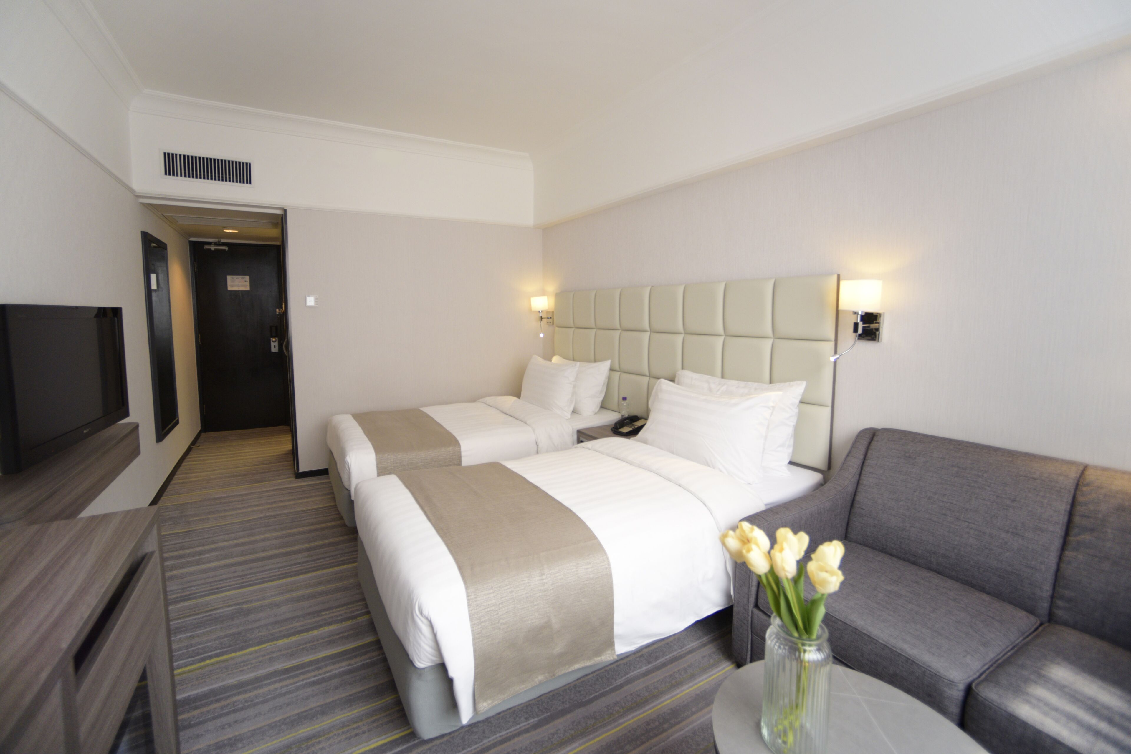 디럭스 트윈룸 | 객실 내 금고, 책상, 암막 커튼, 다리미/다리미판