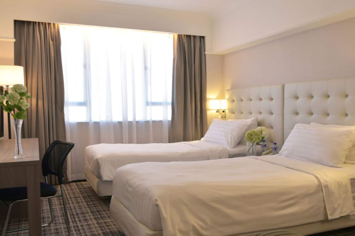 Panda Plus Twin Room | 1 bedroom, in-room safe, desk, blackout curtains